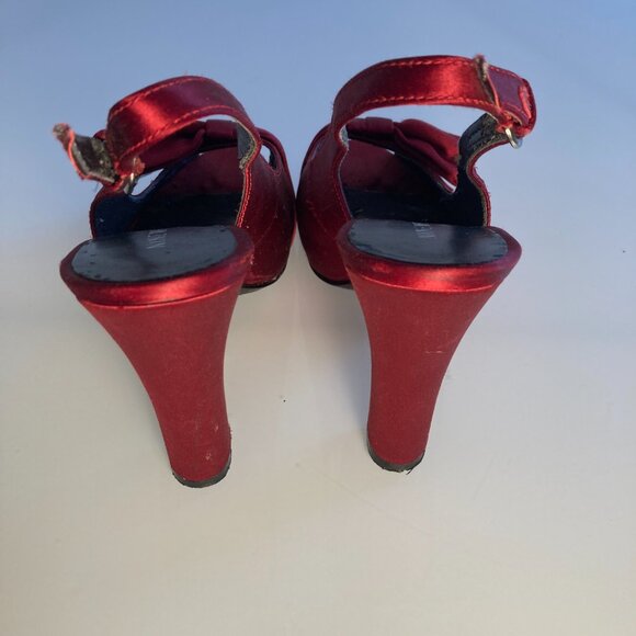 Nine West Red Satin Slingback Heels. Size: 5.0 - Picture 7 of 10